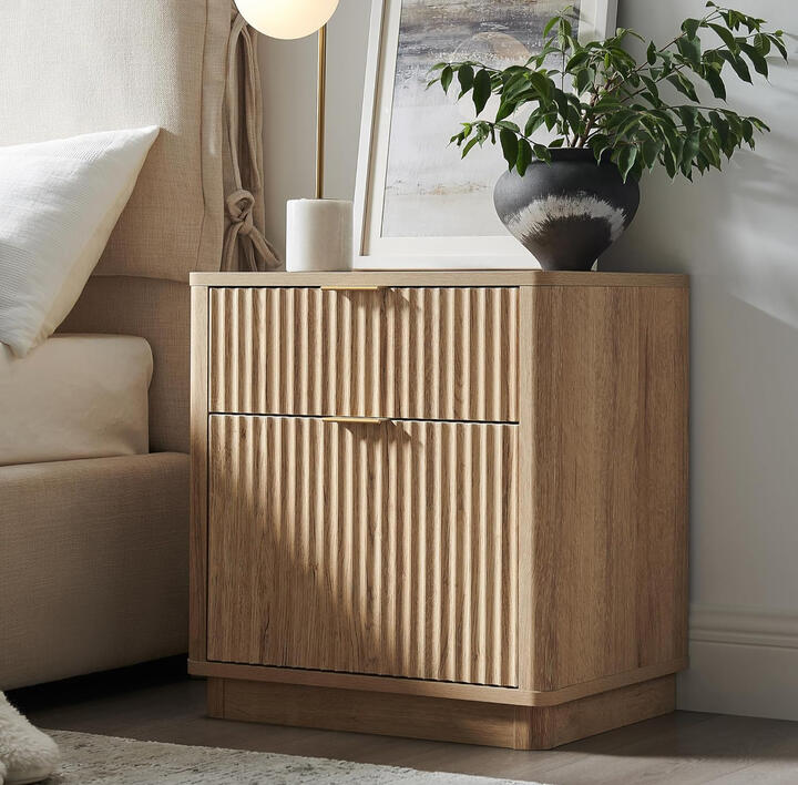 Struggling with bedroom clutter, limited outlets, or a nightstand that’s just too small? This light oak fluted nightstand solves it all with two spacious drawers, a built-in charging station, and a warm modern design that works beautifully in cozy bedrooms